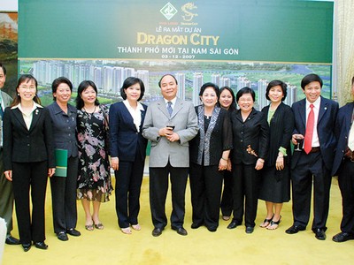 Ông Nguyễn Xuân Phúc chúc mừng sự kiện công bố Khu đô thị Dragon City vào năm 2007