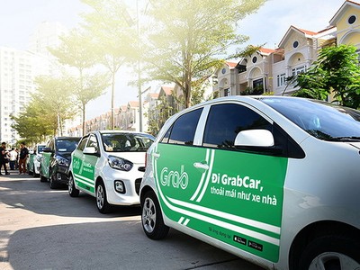 Sự xuất hiện của GrabCar tại Đà Nẵng vào đầu tháng 11/2016 được xem là bước nâng cấp của dịch vụ GrabTaxi được triển khai từ tháng 6/2015 nhưng chưa thành công, tương tự tp HCM và Hà Nội