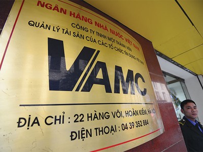 Theo quy định, VAMC được xem xét, ủy quyền cho tổ chức tín dụng bán nợ thực hiện việc xử lý nợ