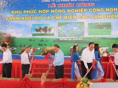 Thủ tướng Nguyễn Xuân Phúc động thổ dự án.