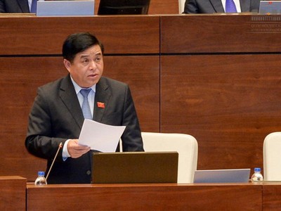 Bộ trưởng Bộ Kế hoạch và Đầu tư Nguyễn Chí Dũng trả lời chất vấn tại nghị trường ngày 14/6