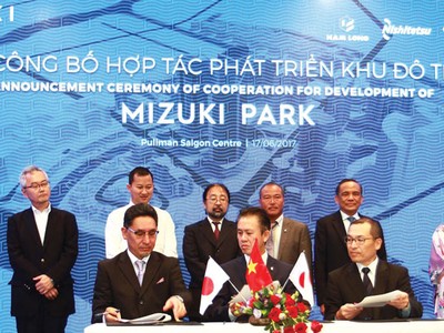 Đại diện của Nam Long, Hankyu Realty và Nishi Nippon Railroad tại lễ ký kết