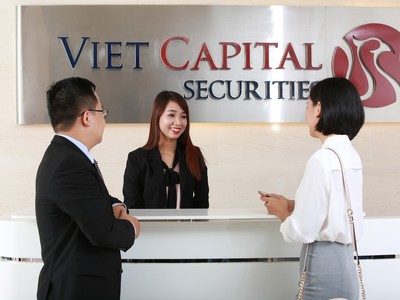 Sàn HOSE đón thêm 3 cổ phiếu ngành chứng khoán