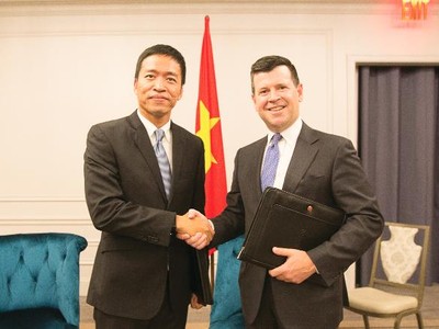 Đại diện VNG và Nasdaq tại buổi ký kết hợp tác.