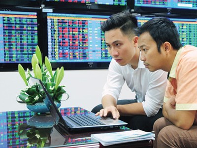 Chậm phạt 500 doanh nghiệp trốn lên sàn, chứng khoán khó lớn