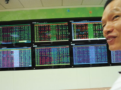 Việc sớm áp dụng chế tài xử phạt của UBCK sẽ thúc đẩy các doanh nghiệp sau cổ phần hóa lên sàn, qua đó, gia tăng nguồn hàng mới cho thị trường