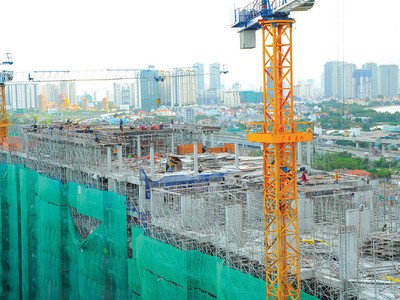 Him Lam Phú An, tọa lạc tại cửa ngõ khu Đông, ngay cạnh tuyến Metro số 1 Bến Thành - Suối Tiên đã cất nóc toàn bộ 4 tòa tháp