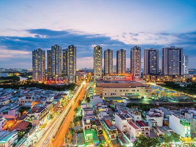 Với dự án đầu tay Sunrise City khởi công năm 2009, Novaland vượt qua khó khăn trong giai đoạn thị trường địa ốc đóng băng và bùng nổ đúng dịp ấm lên của thị trường.