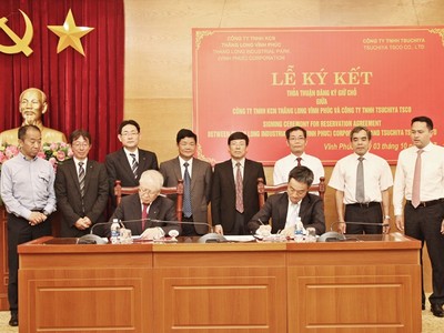 Lễ ký kết giữa hai nhà đầu tư dưới sự chứng kiến của Lãnh đạo tỉnh Vĩnh Phúc