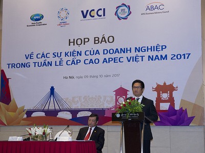 Ông Vũ Tiến Lộc, Chủ tịch Phòng Thương mại và Công nghiệp Việt Nam VCCI phát biểu - Ảnh: Chí Cường