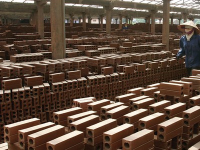 Trung Quốc giảm sản lượng: Ngành gạch, thép Việt “dễ thở”