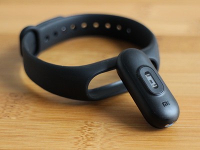 Vòng đeo tay Xiaomi Mi Band 2: màn hình OLED, đo nhịp tim