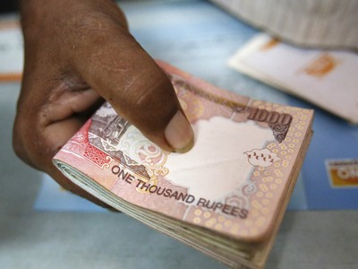 Hạn chế tiền mặt, Ấn Độ đang lãng phí thời gian