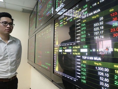 Chọn cổ phiếu EPS cao có dễ thắng?