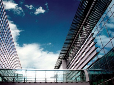 Kính cường lực ngày nay được sử dụng rất phổ biến