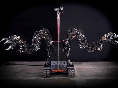 Guardian GT: robot với hai cánh tay dài hơn 2 m, nâng được 454 kg, vận hành nhờ cử động của người