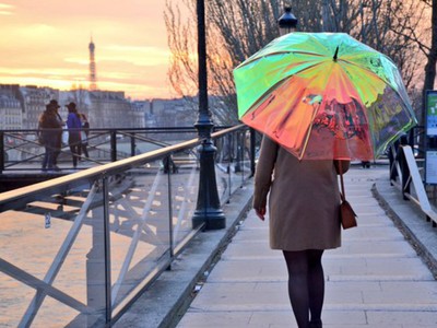 Oombrella - chiếc ô thông minh cảnh báo thời tiết, báo hiệu chống mất