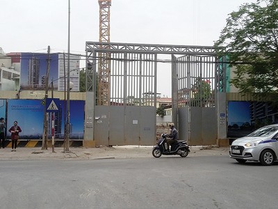 Center Point Cầu Giấy được xây dựng tại khu đất thuộc Khách sạn Cầu Giấy trước đó. 
