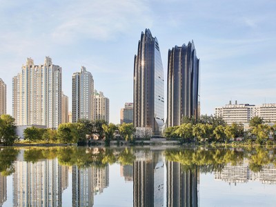 Chaoyang Park Plaza: Thiên nhiên giữa lòng phố