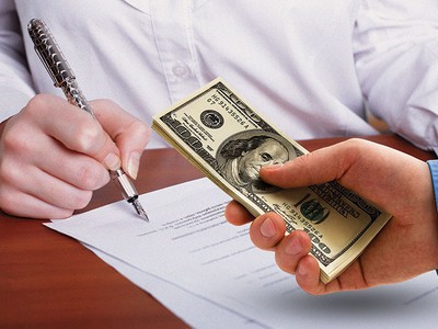 Lôi kéo nhân viên: Chuyện giằng co giữa các công ty bảo hiểm