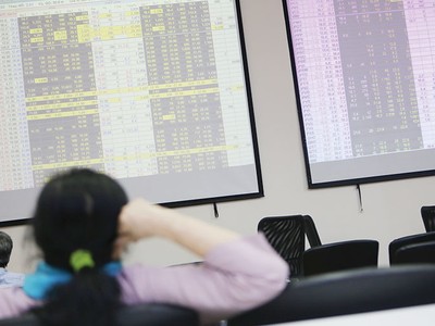 Rất nhiều chiến lược mua bán khác nhau được các nhà đầu tư áp dụng giai đoạn này