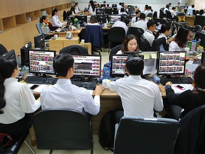 “Làm mới” thị trường chứng khoán thời 4.0