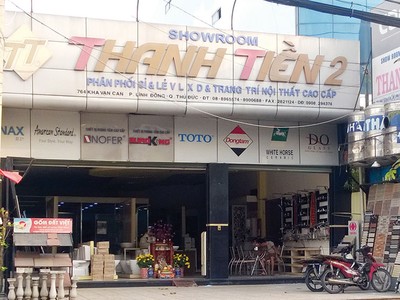 Các cửa hàng vật liệu xây dựng và nội thất sau Tết rất vắng khách. Ảnh: Việt Dũng