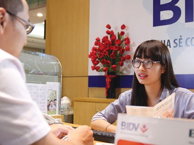  Đo sự chuyên nghiệp khi nhân viên ngân hàng bán bảo hiểm