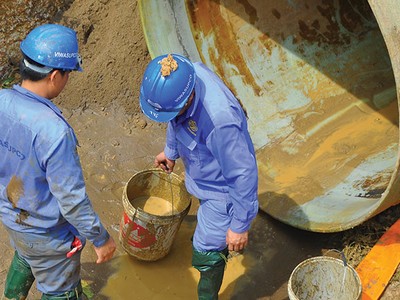 Cả Ban quản lý dự án, nhà thầu giám sát, nhà thầu thi công đều chưa kiểm soát chặt chẽ chất lượng ống trước khi lắp đặt 