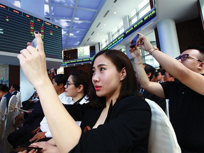 Cổ phiếu cơ sở cho chứng quyền phải nằm trong rổ chỉ số VN30 hoặc HNX30 và đáp ứng nhiều điều kiện khác