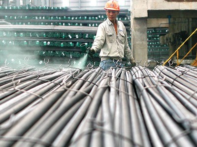 Theo dự báo, giá thép xây dựng có thể tăng thêm 300.000 - 500.000 đồng/tấn trong thời gian tới. Ảnh: Dũng Minh