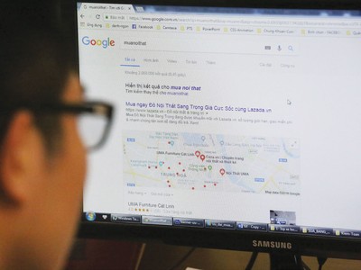 Người tiêu dùng có thể dễ dàng tìm kiếm các sản phẩm nội thất trên mạng. Ảnh: Dũng Minh