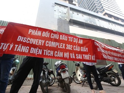 Chủ đầu tư Dự án Discovery Complex 302 Cầu Giấy bị khách hàng phản đối do chậm bàn giao nhà và chênh diện tích quá lớn. Ảnh: Dũng Minh