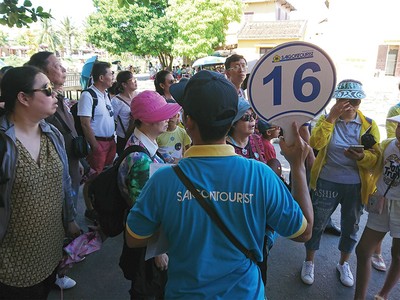 Vào mùa kinh doanh, cổ phiếu du lịch chưa thể “hút khách“