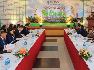 Cuộc giao lưu trực tuyến với chủ đề “Xu hướng thị trường và những chuẩn mực mới trong phát triển dự án bất động sản” trên báo điện tử dtck.vn thu hút hàng trăm câu hỏi của bạn đọc. Ảnh: Dũng Minh - Chí Cường