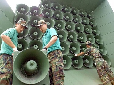 Một dàn loa phát thanh chống Triều Tiên của Hàn Quốc tại biên giới. Ảnh: Korea Herald.