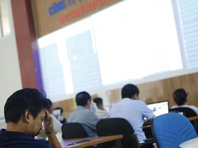 Tìm điểm cân bằng cho VN-Index