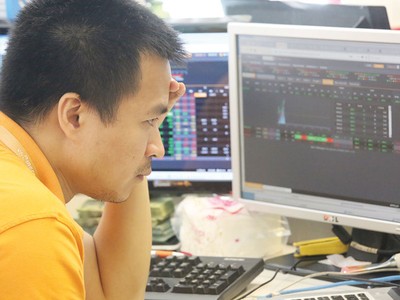 So với đỉnh, hiện có hơn 50 mã cổ phiếu giảm giá trên 50%, gần 100 mã giảm từ 30 - 50%...