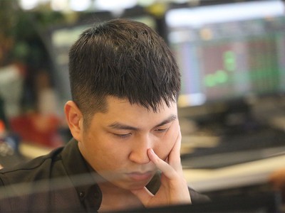 Tâm lý sốt ruột của nhiều nhà đầu tư khiến nhiều cổ phiếu bị bán ra hàng loạt