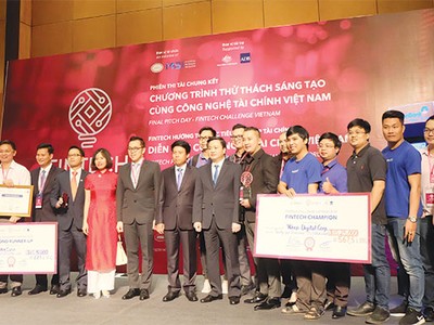 Đại diện các start-up FinTech đạt giải 
tại Chương trình FCV

