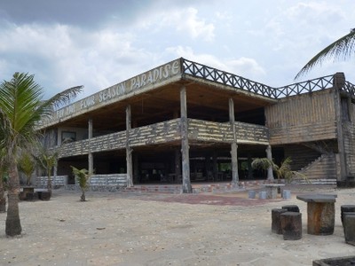 Khu Thiên đàng bốn mùa đã được xây xong nhưng đìu hiu giữa mùa du lịch. Ảnh: Phạm Linh.