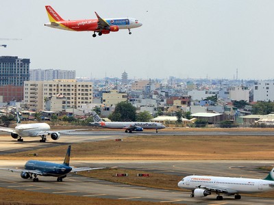 Lo ngại thảm họa khi đường băng Nội Bài, Tân Sơn Nhất nứt vỡ