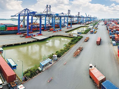 Cổ phiếu của các doanh nghiệp ngành logistics đang giảm giá, 
phần nào đưa định giá cổ phiếu ngành trở nên hấp dẫn hơn