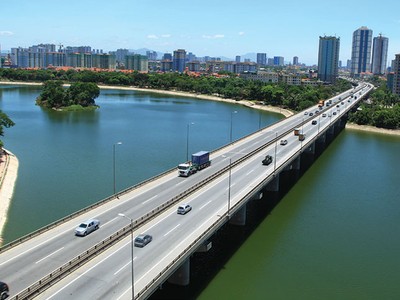 Hạ tầng giao thông là vấn đề mang tính then chốt để tạo nên liên kết vùng. Ảnh: Dũng Minh