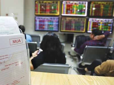 Tiền có chạy từ sàn cổ phiếu sang sàn phái sinh?