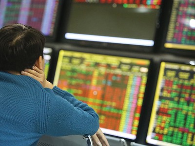 Mắc kẹt với cổ phiếu yếu kém