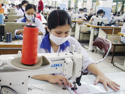 Xuất khẩu đóng góp không nhỏ vào tăng trưởng kinh tế, nhưng nền sản xuất của Việt Nam dựa nhiều vào nhập khẩu nguyên vật liệu và máy móc, thiết bị 