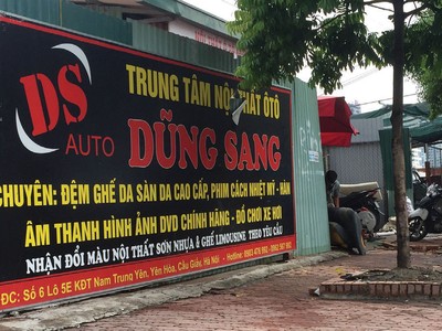 Trên khu đất của nhiều dự án biến tướng thành các hoạt động kinh doanh nhỏ lẻ... Ảnh: Dũng Minh