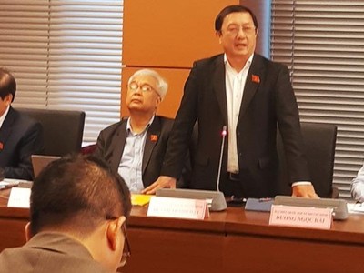 Đại biểu Đạt cho rằng, năm 2019, chỉ tiêu tăng trưởng 6,8% thì tôi cho là khiêm tốn và an toàn. Xuất khẩu đặt mục tiêu chỉ tăng 7- 8% cũng là khiêm tốn, trong khi dự báo tăng trưởng năm 2018 là 6,9%, .