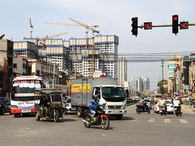 Đường Minh Khai mở rộng mang đến cơ hội tăng giá cho các dự án bất động sản liền kề. Ảnh: Nguyễn Thành